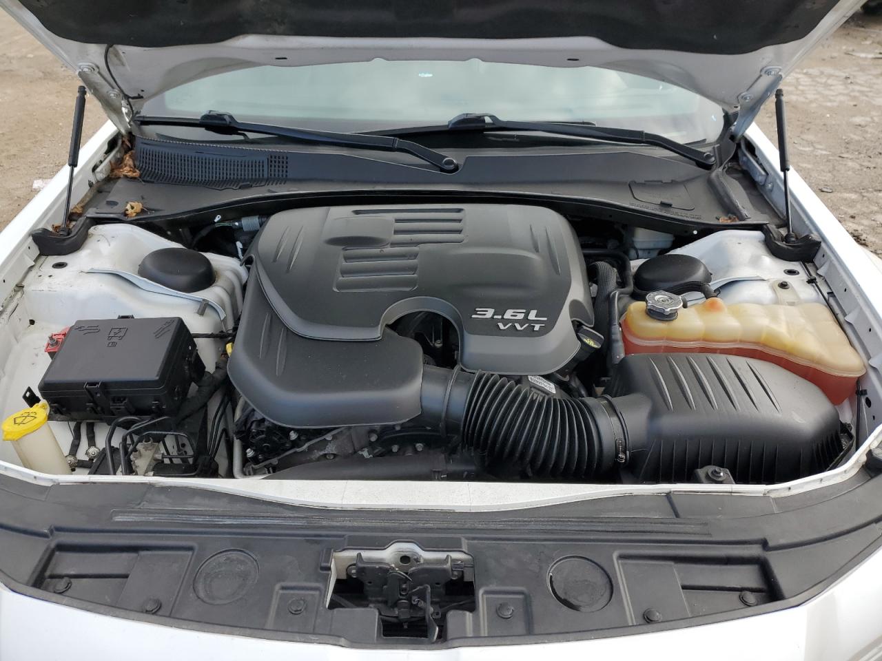 2014 Chrysler 300 - Image 11