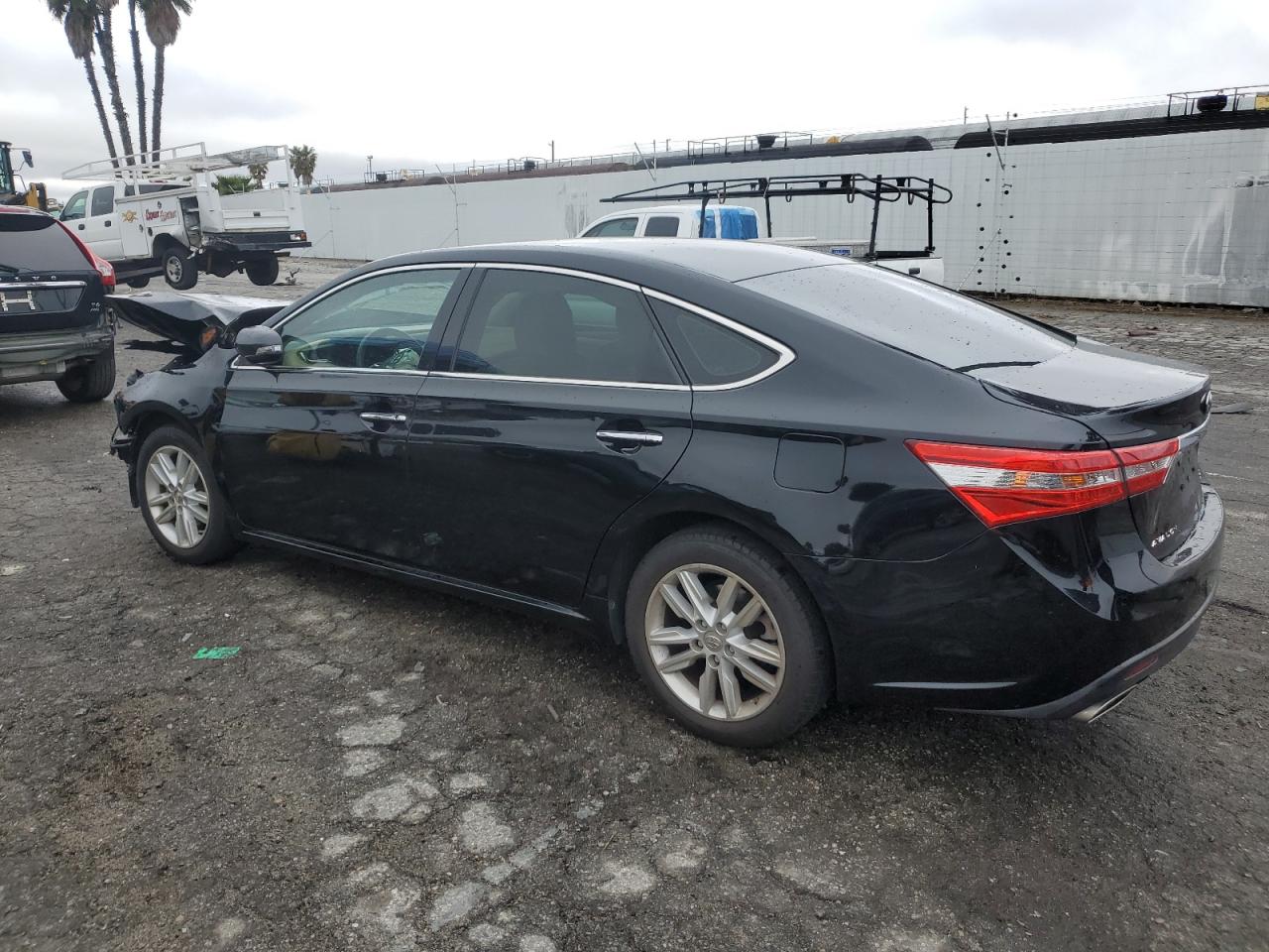 2014 Toyota Avalon - Image 2