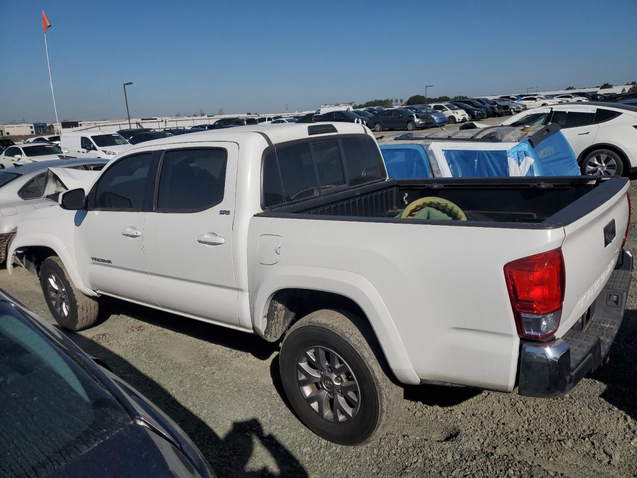 2016 Toyota Tacoma - Image 2