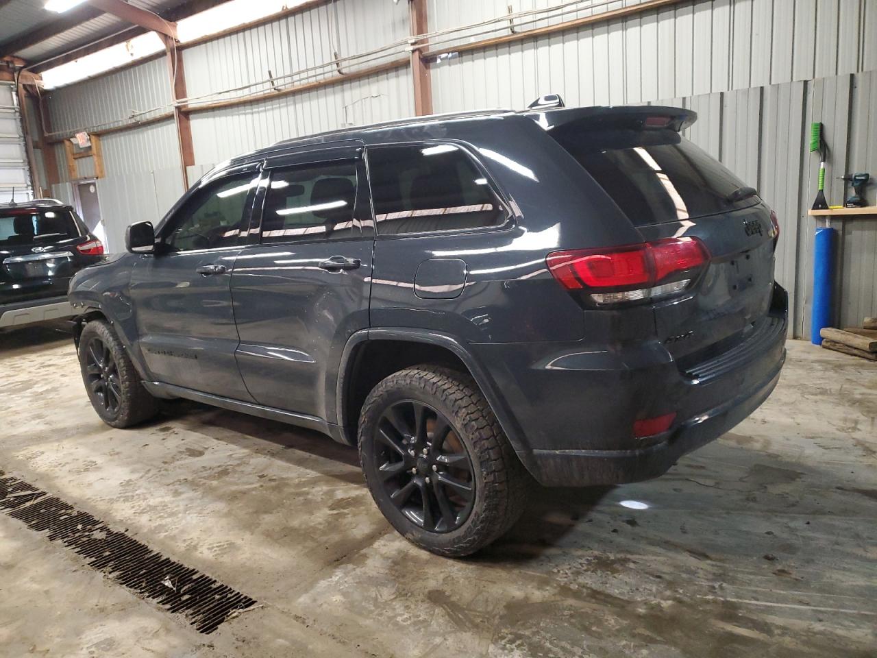 2018 Jeep Grand Cherokee - Image 2