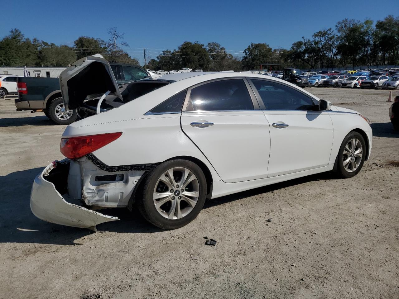 2011 Hyundai Sonata - Image 3