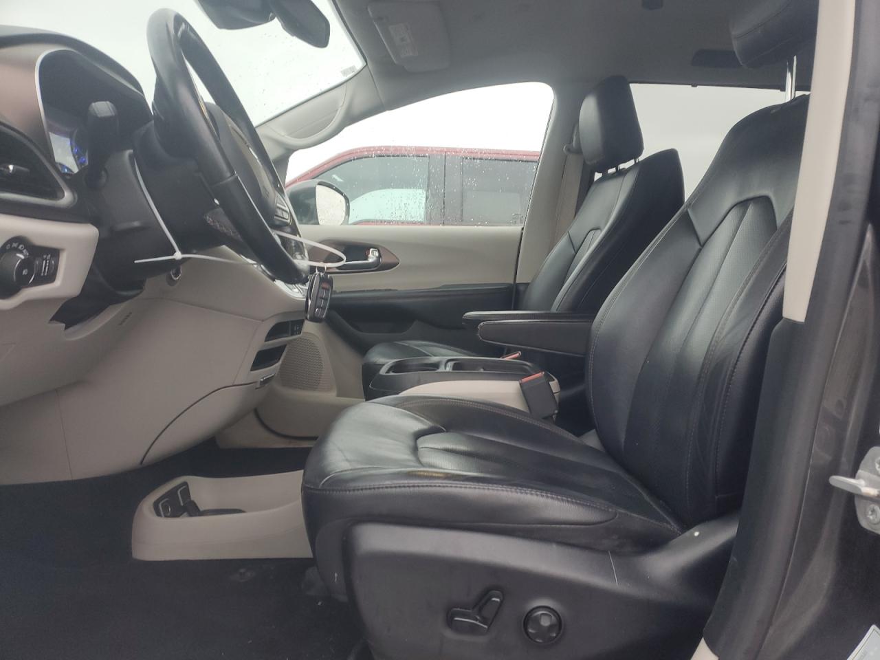 2019 Chrysler Pacifica - Image 7