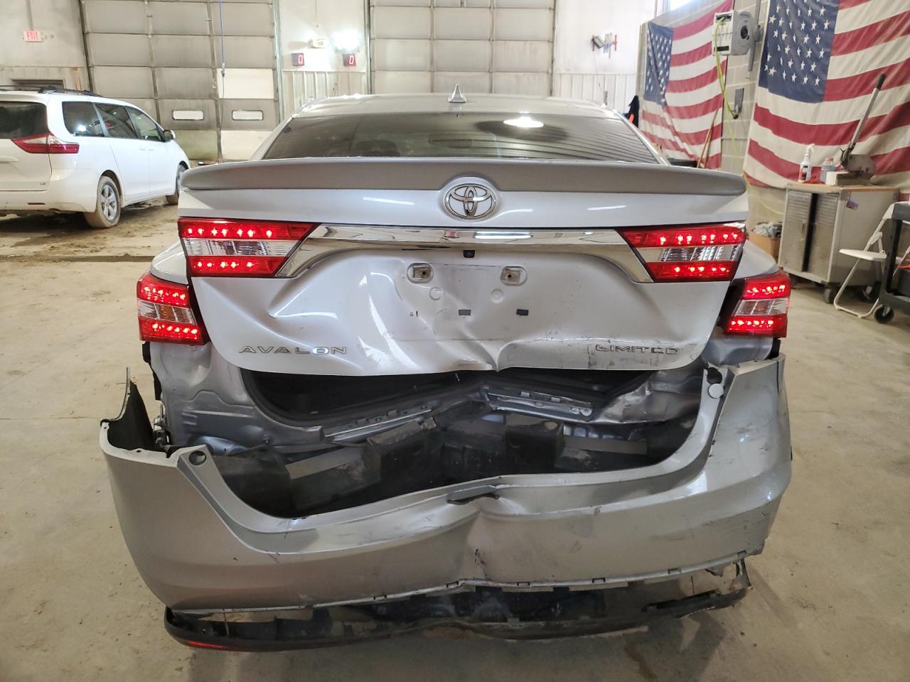 2013 Toyota Avalon - Image 6