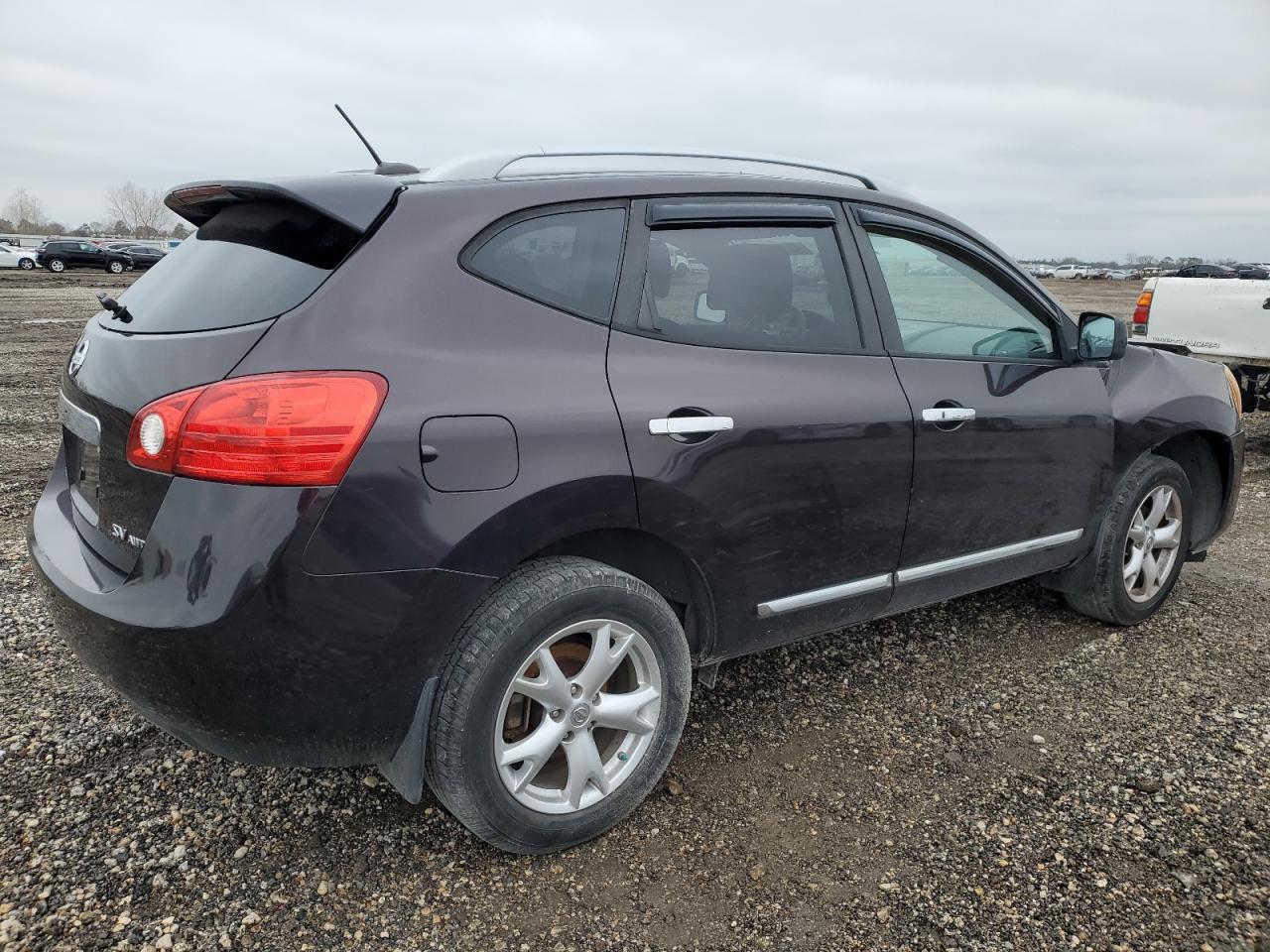 2011 Nissan Rogue - Image 3