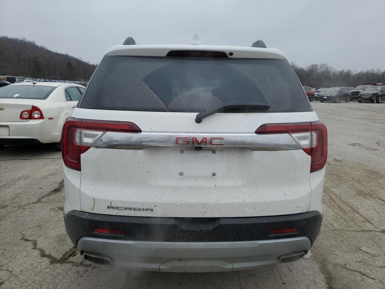 2022 GMC Acadia - Image 6