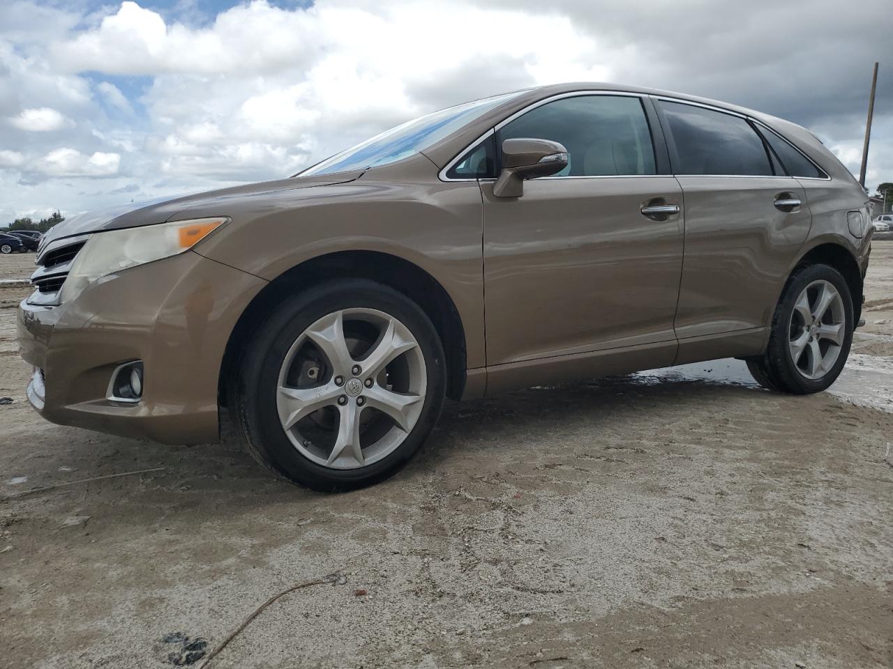 2013 Toyota Venza - Image 1