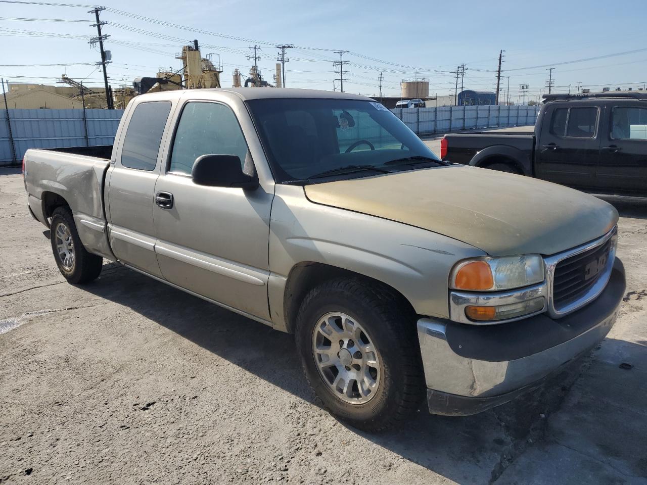 2002 GMC Sierra - Image 4