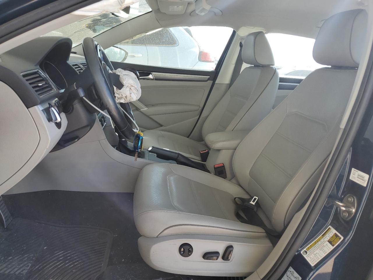 2018 Volkswagen Passat - Image 7