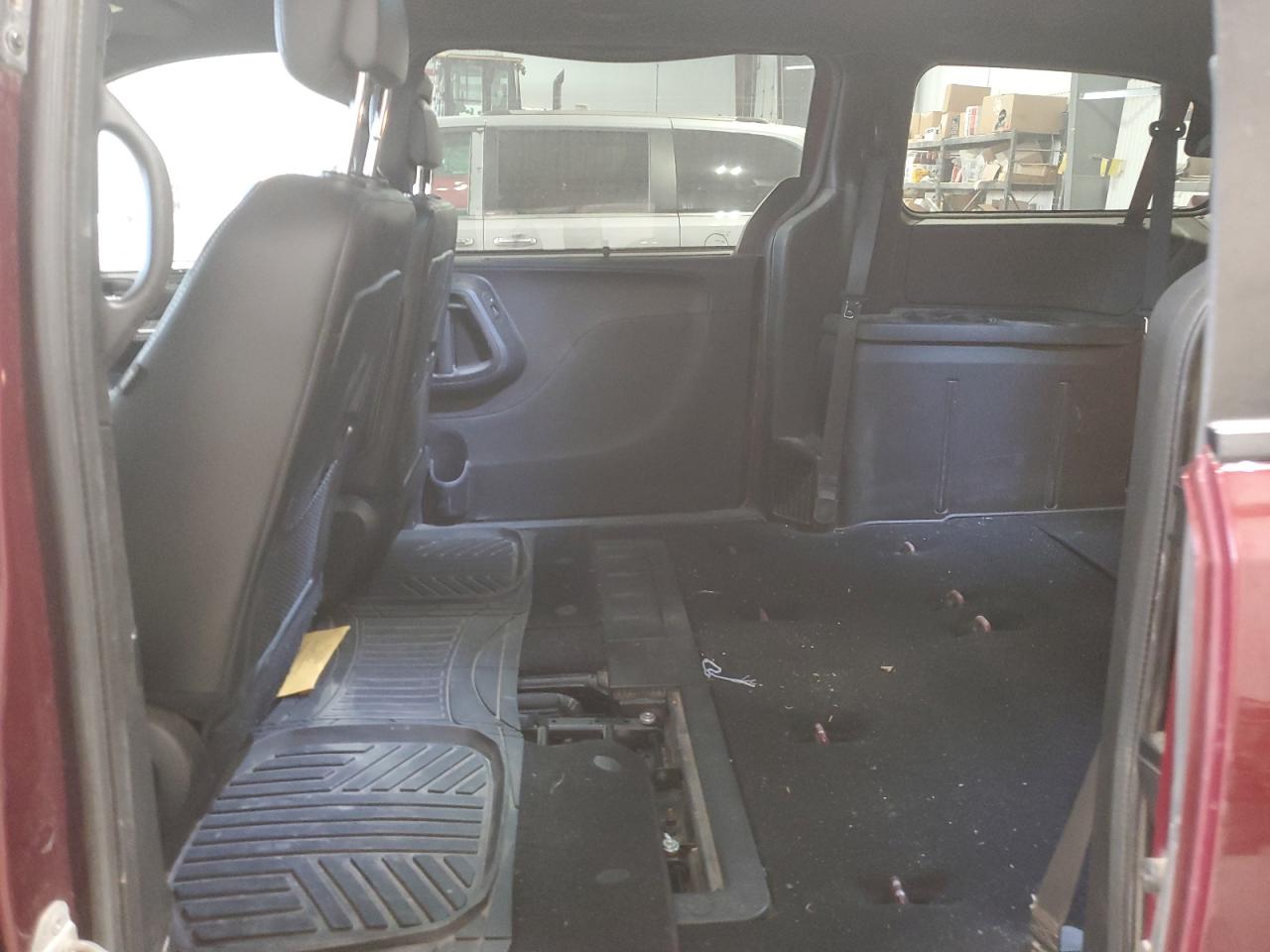 2018 Dodge Caravan - Image 11