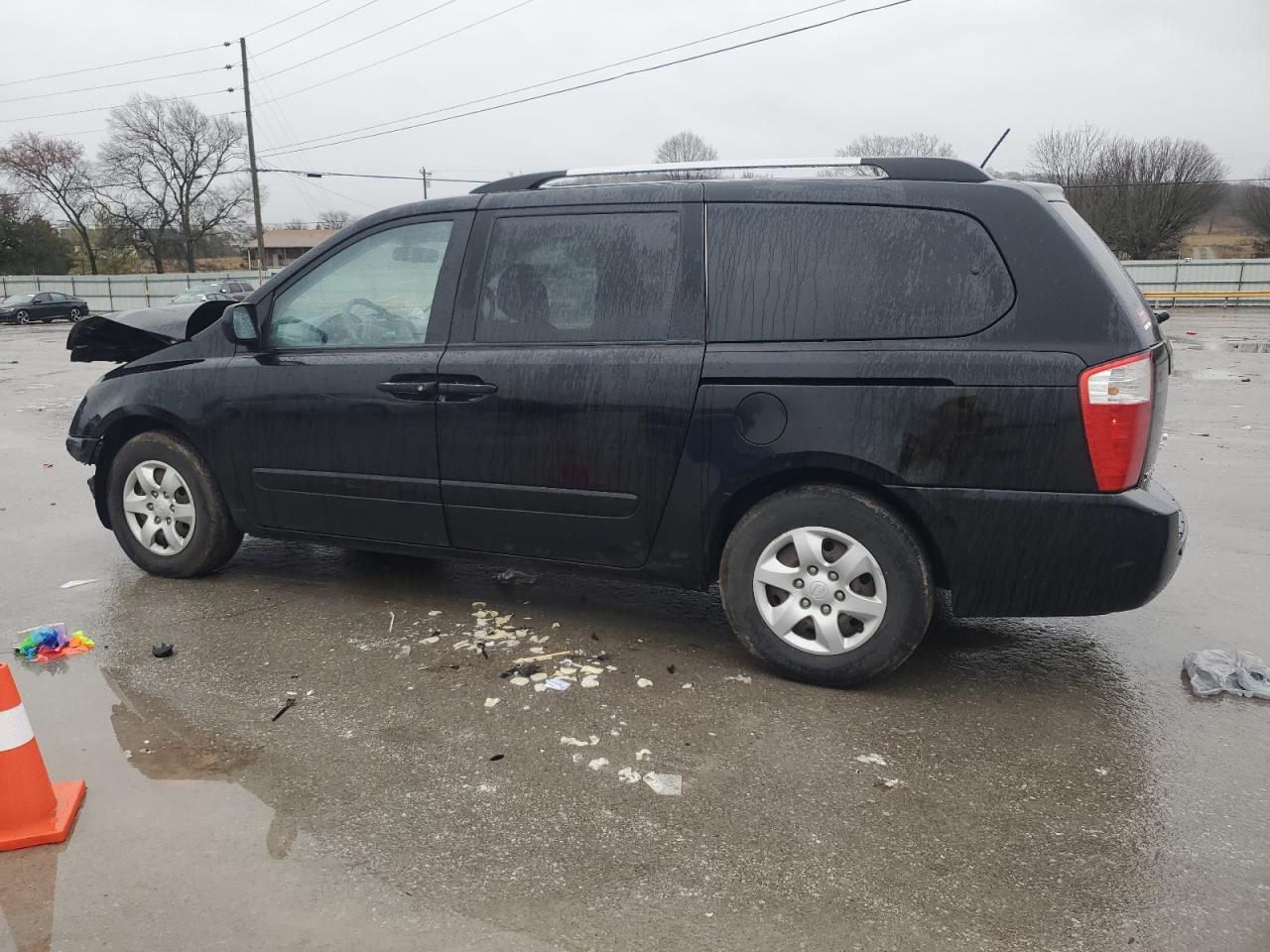 2010 Kia Sedona - Image 2
