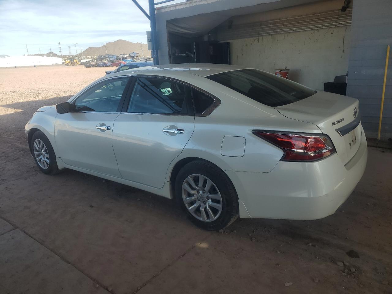 2014 Nissan Altima - Image 2
