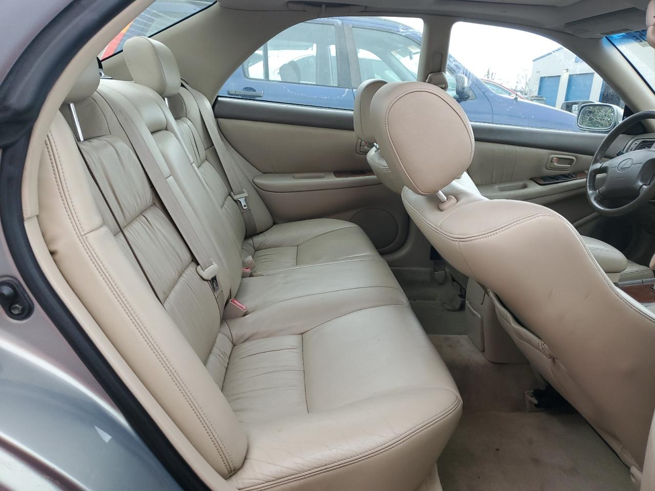 2000 Lexus ES - Image 10
