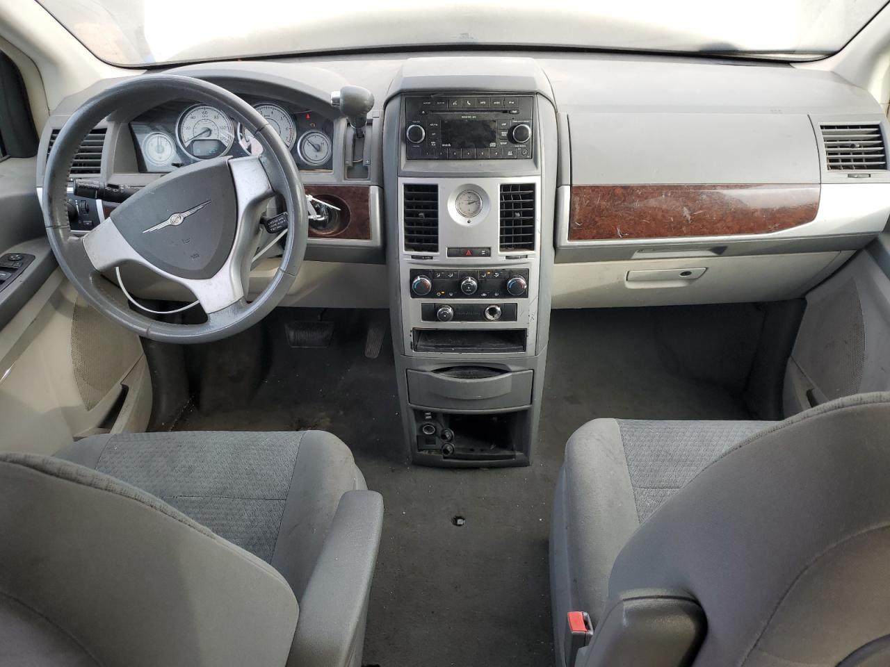 2010 Chrysler Town & Country - Image 8