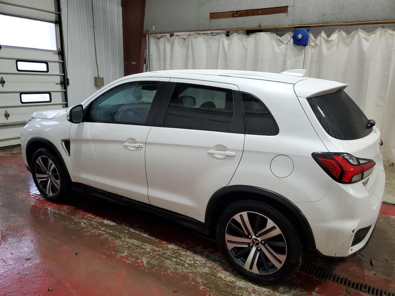 2021 Mitsubishi Outlander - Image 2