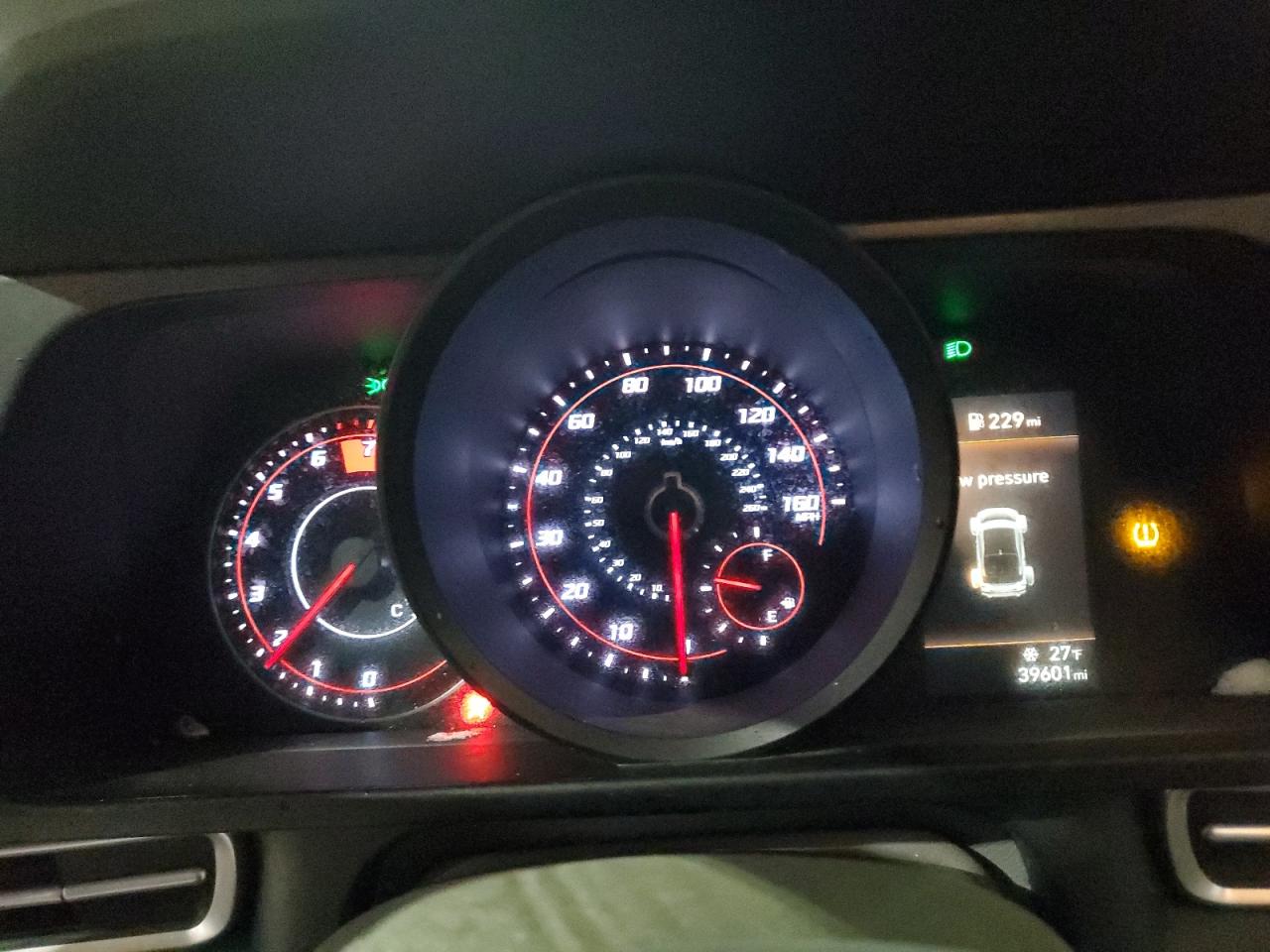 2023 Hyundai Elantra - Image 9