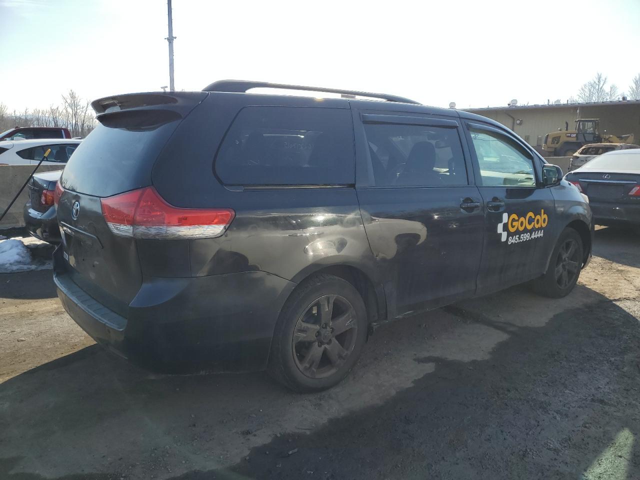 2014 Toyota Sienna - Image 3