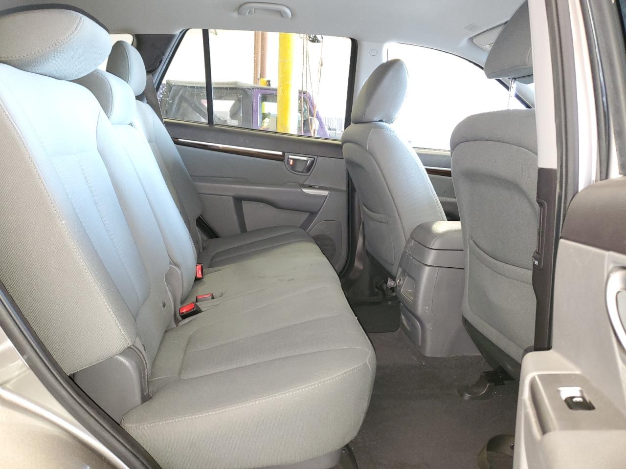 2011 Hyundai Santa Fe - Image 11