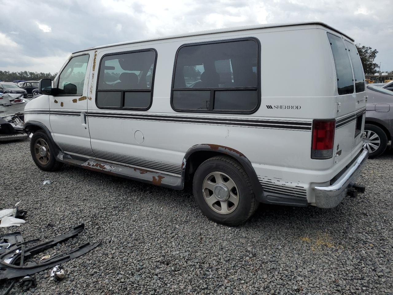 2005 Ford Econoline - Image 2