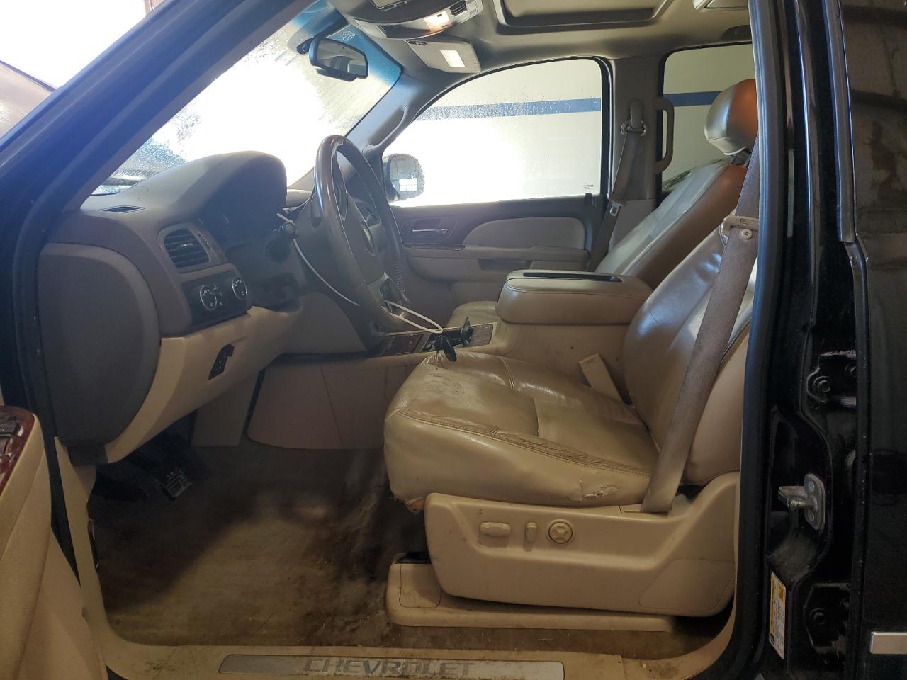 2012 Chevrolet Suburban - Image 7