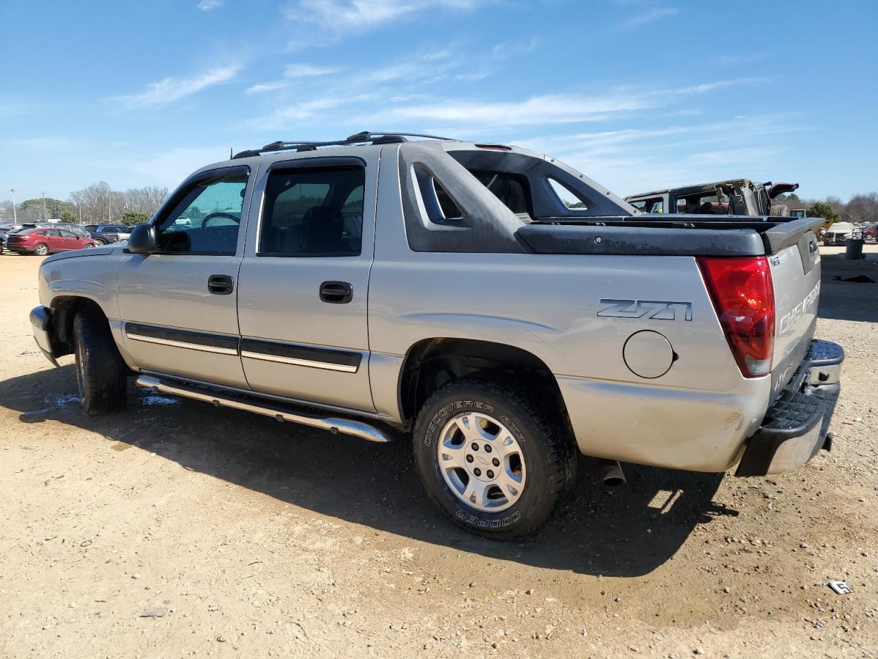2004 Chevrolet Avalanche - Image 2