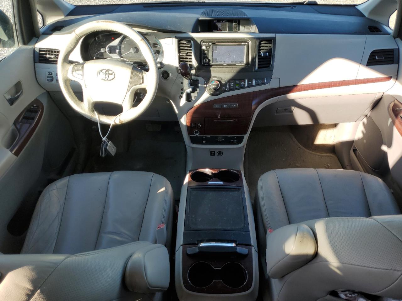 2013 Toyota Sienna - Image 8