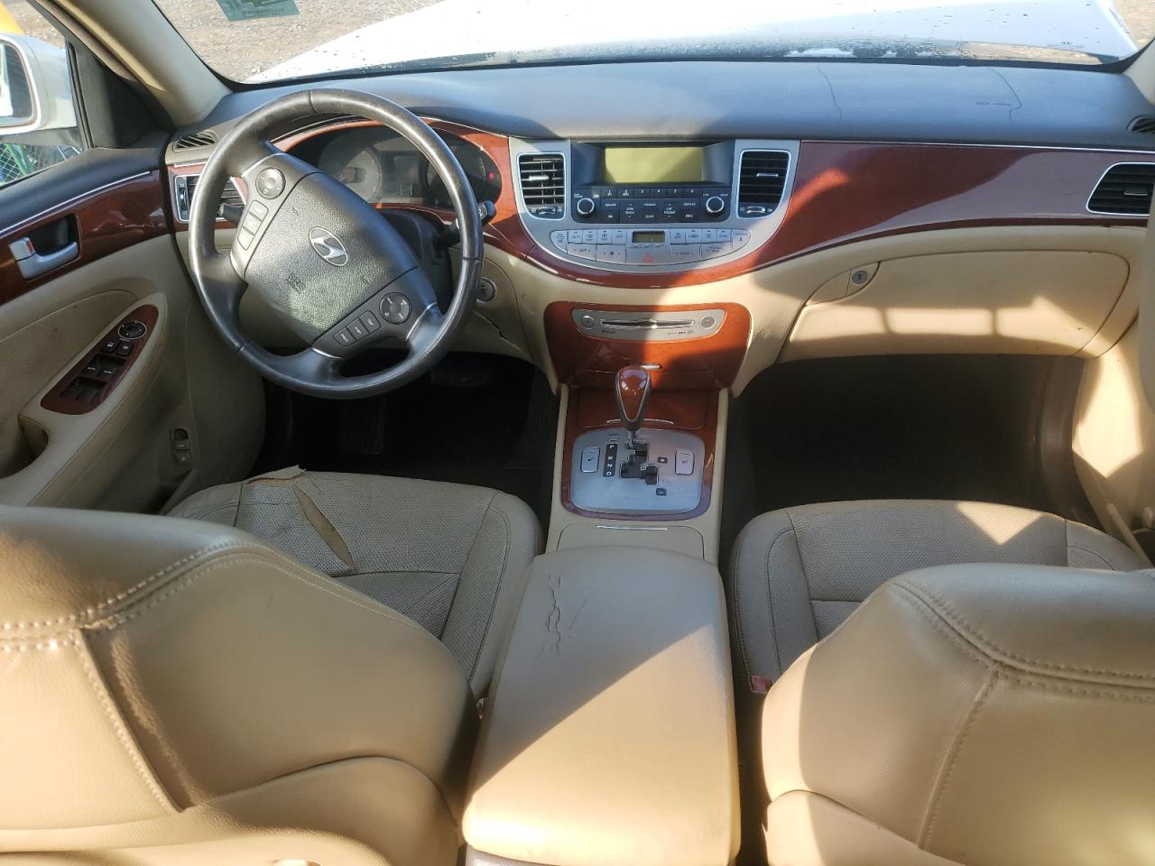 2013 Hyundai Genesis - Image 8