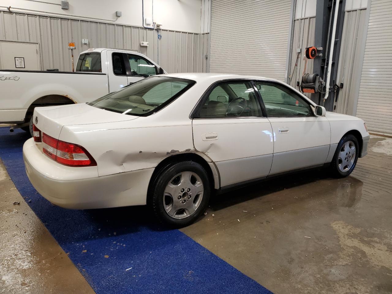 2001 Lexus ES - Image 3