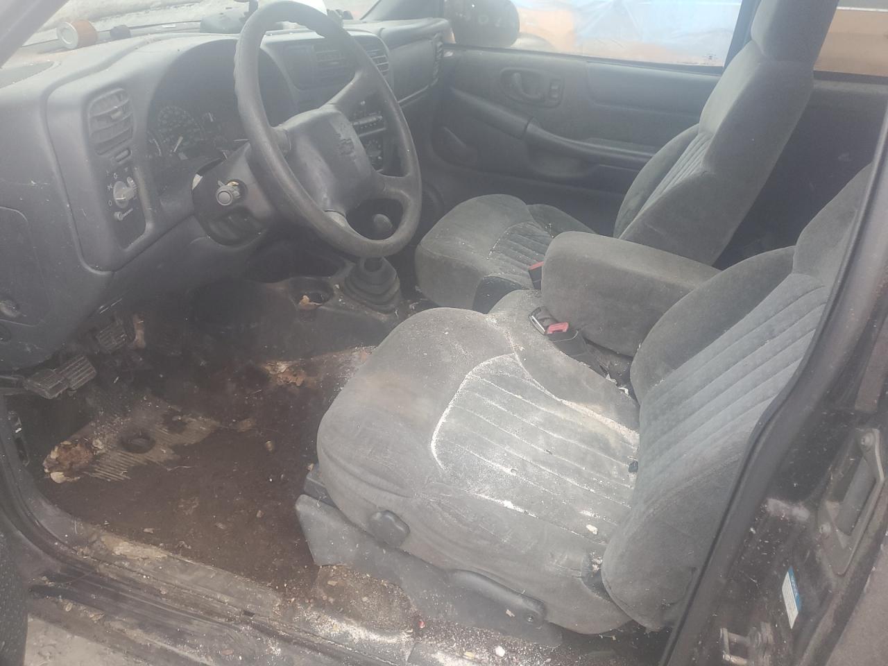 2001 Chevrolet S-10 Pickup - Image 7