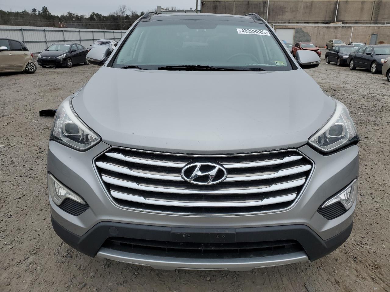 2015 Hyundai Santa Fe - Image 5