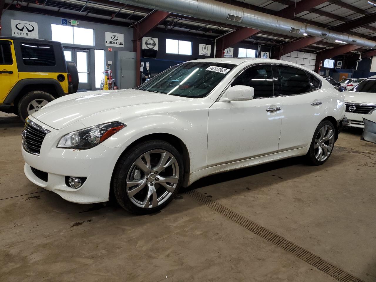 Infiniti M