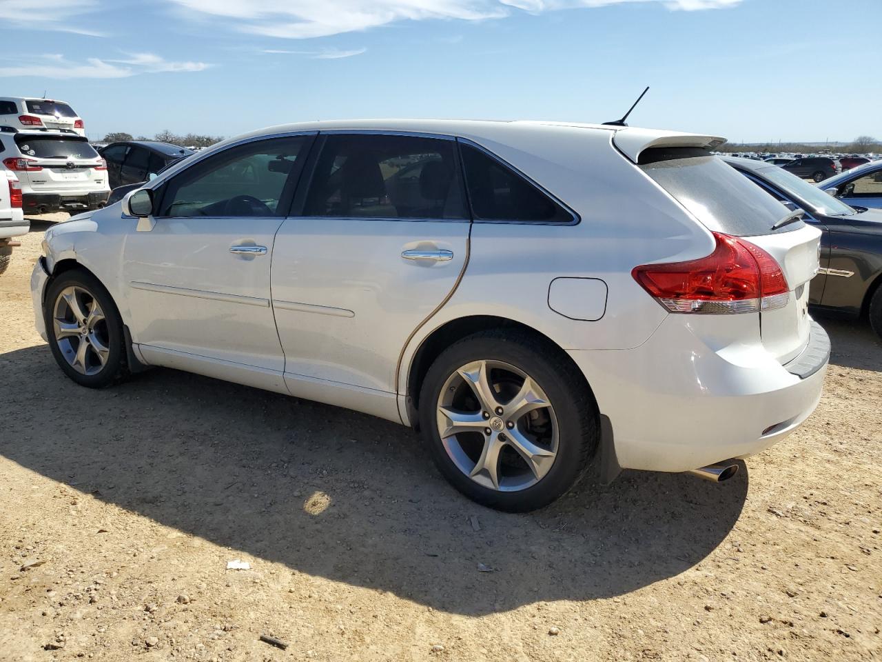 2010 Toyota Venza - Image 2