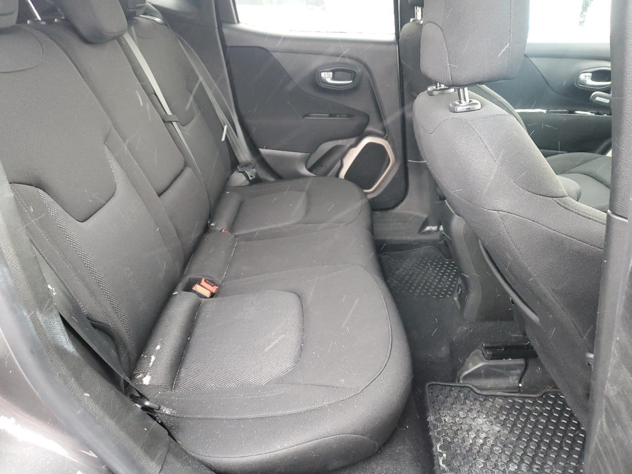 2017 Jeep Renegade - Image 10