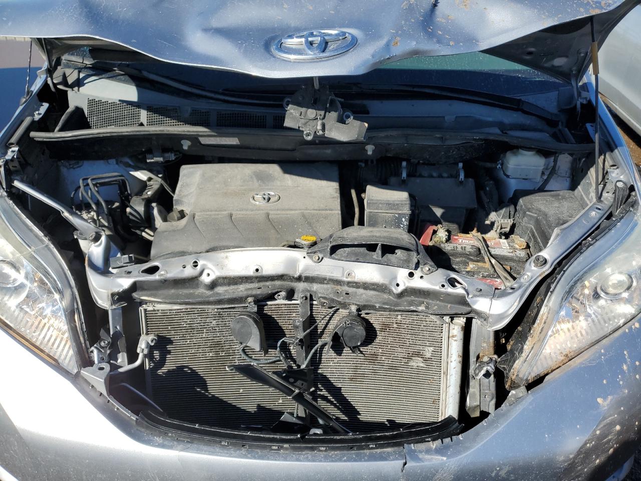 2013 Toyota Sienna - Image 12