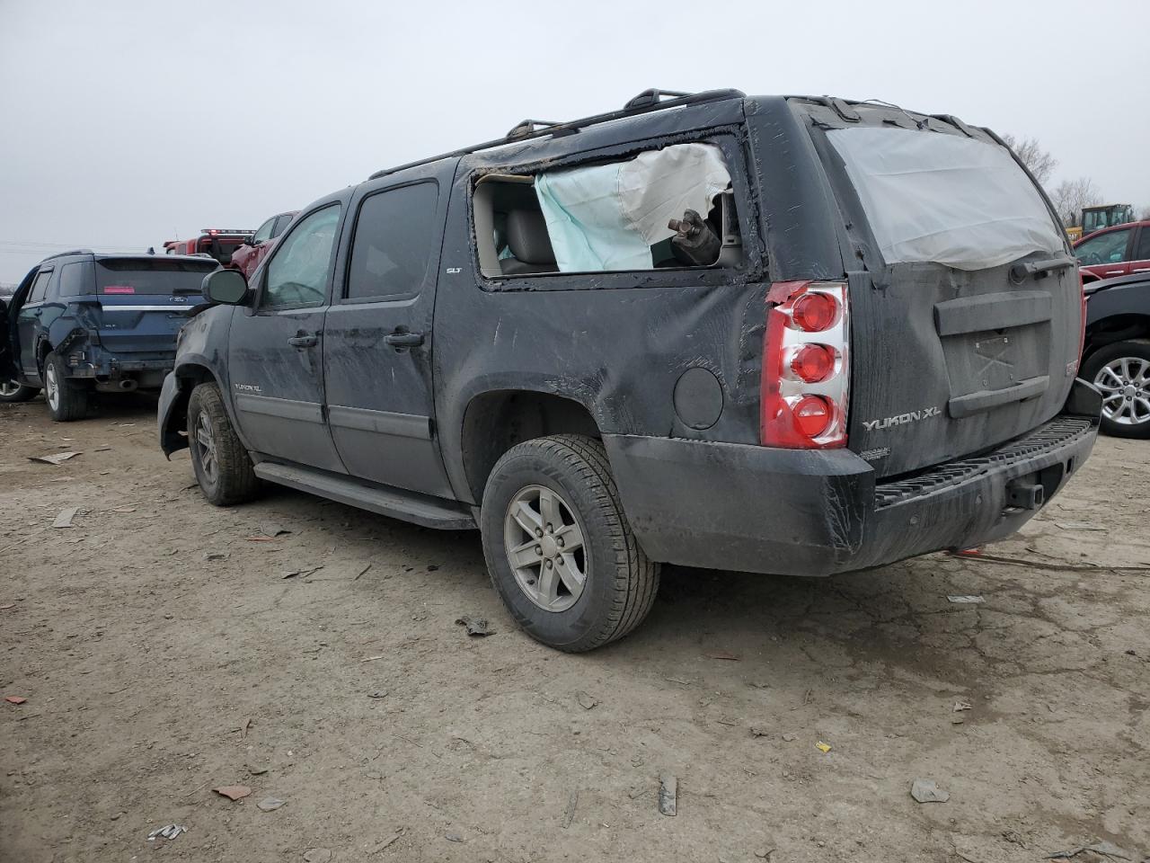 2014 GMC Yukon - Image 2