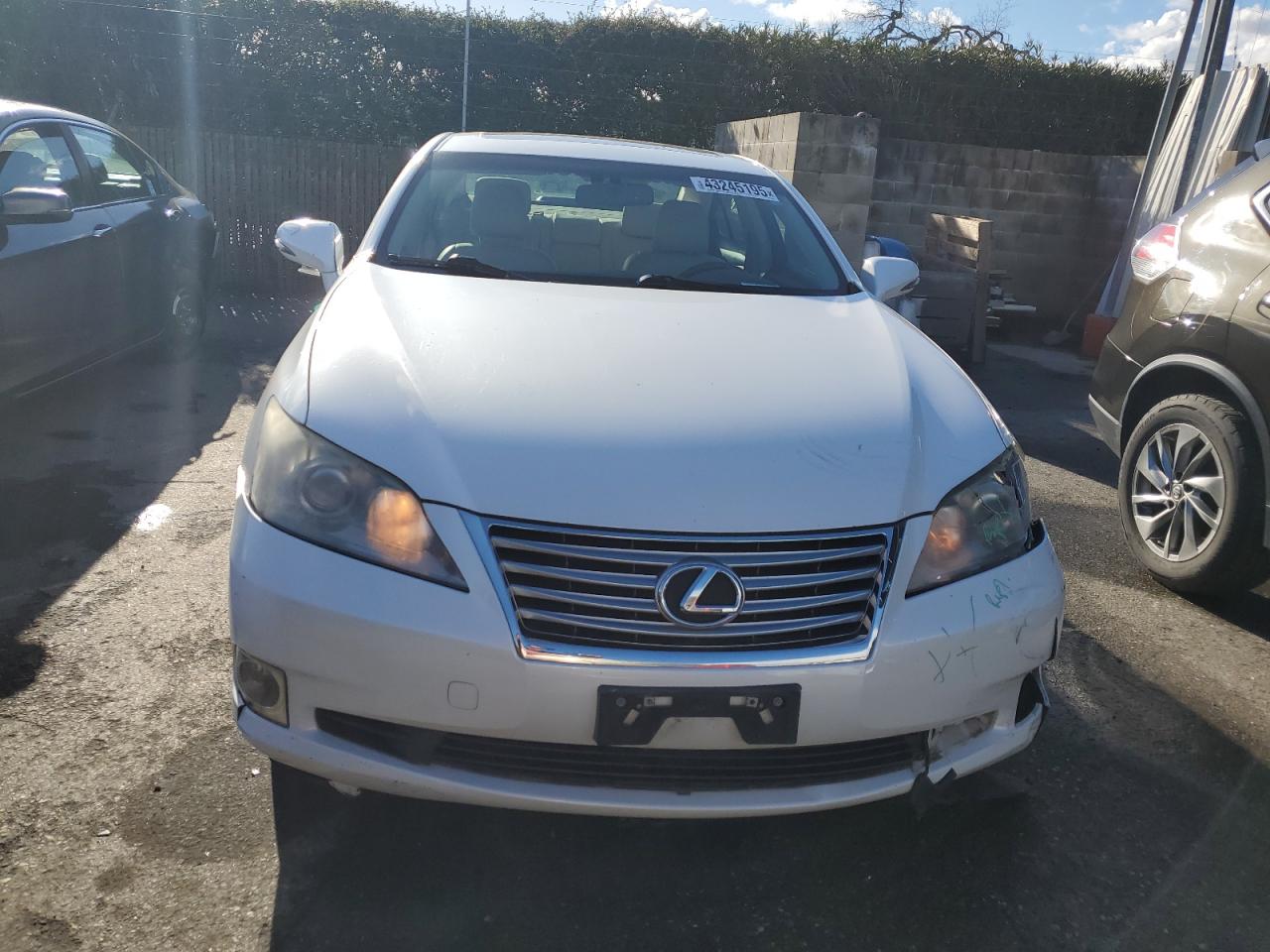 2010 Lexus ES - Image 5