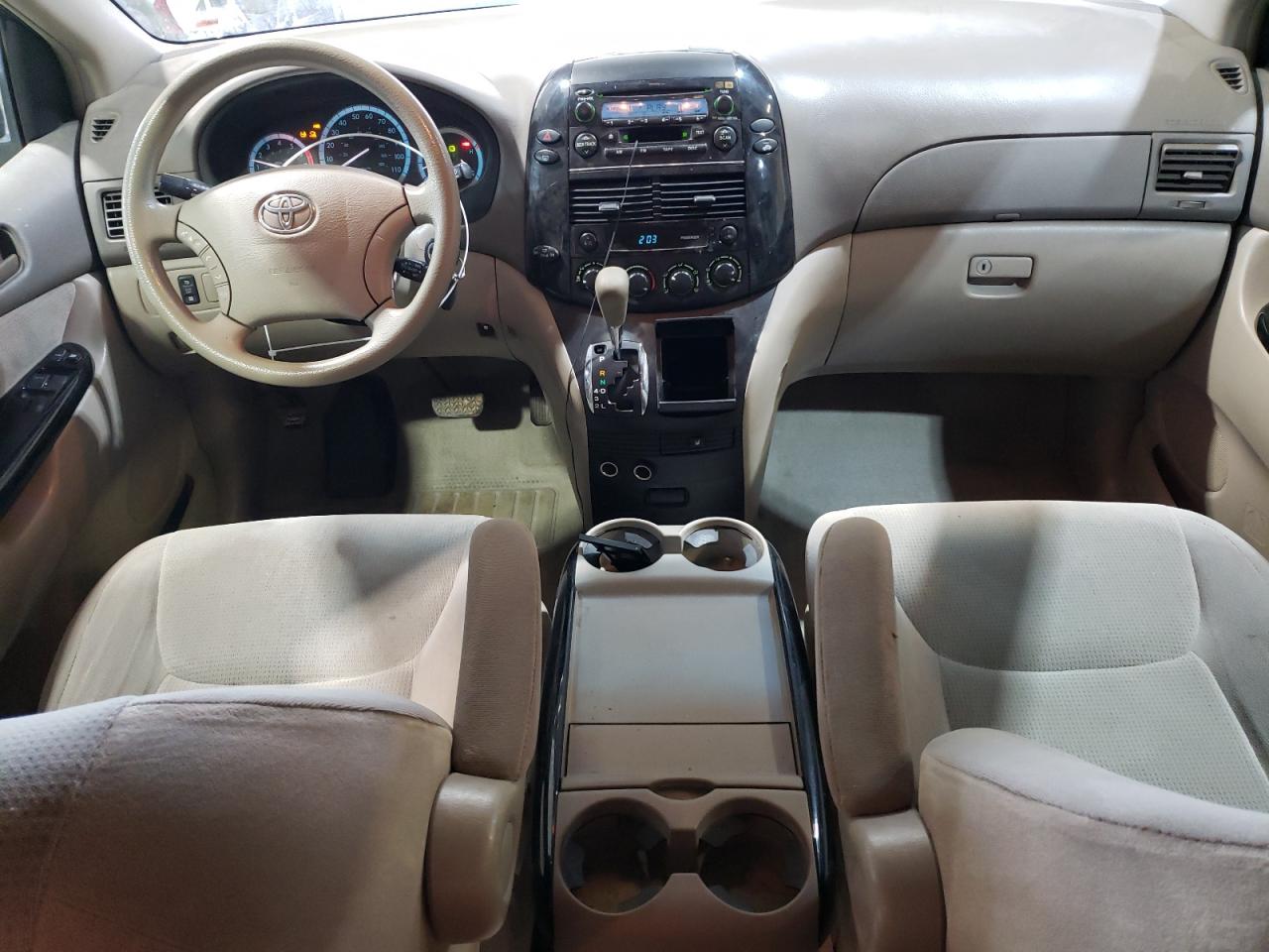 2004 Toyota Sienna - Image 8