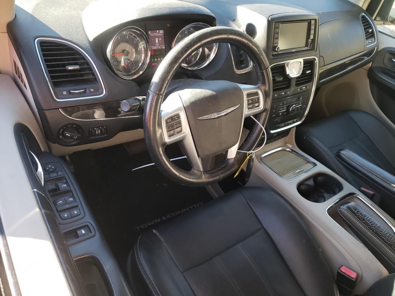 2013 Chrysler Town & Country - Image 8