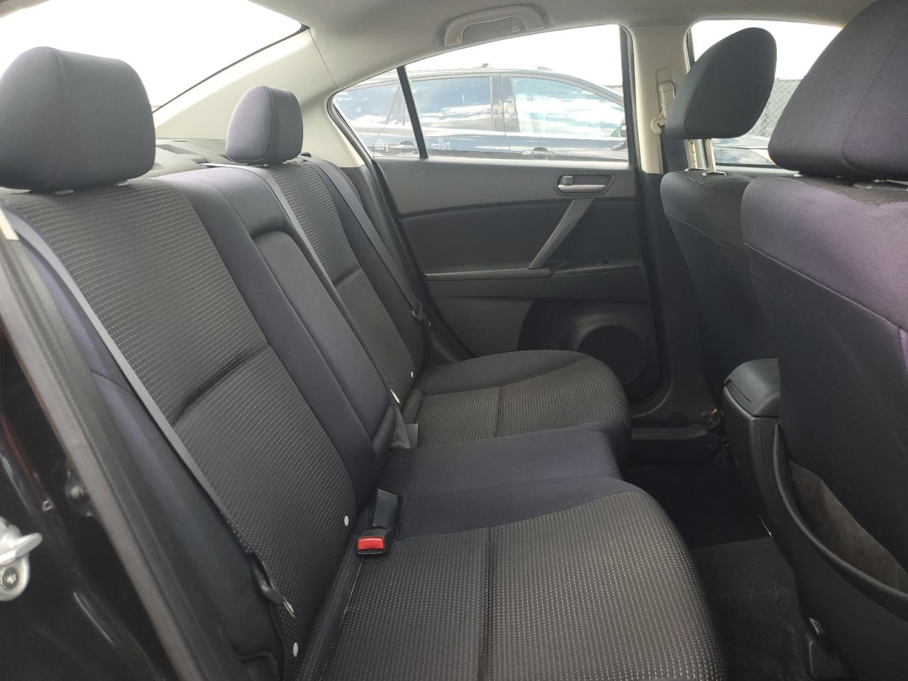 2012 Mazda 3 - Image 10