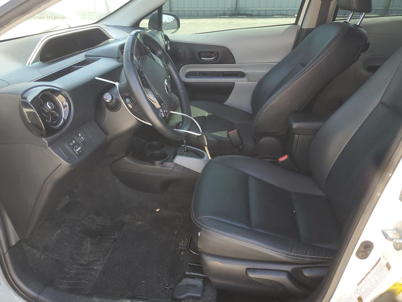 2012 Toyota Prius - Image 7