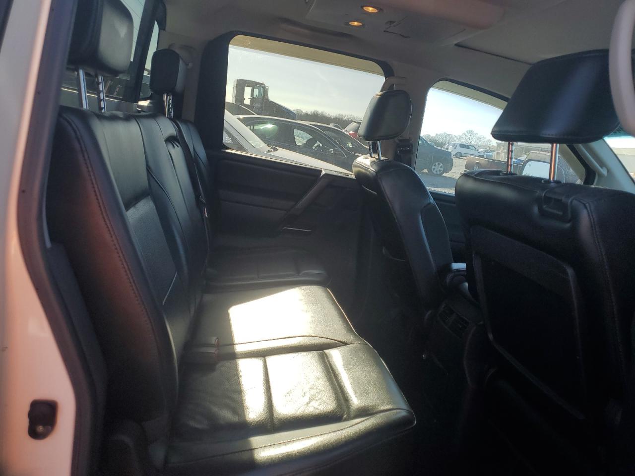 2008 Nissan Titan - Image 10