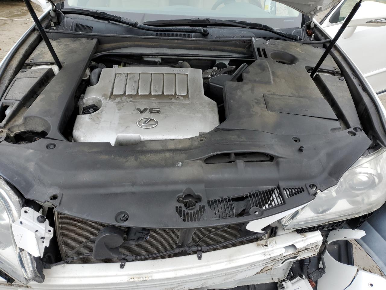 2011 Lexus ES - Image 13