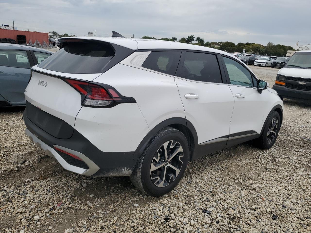 2024 Kia Sportage - Image 3