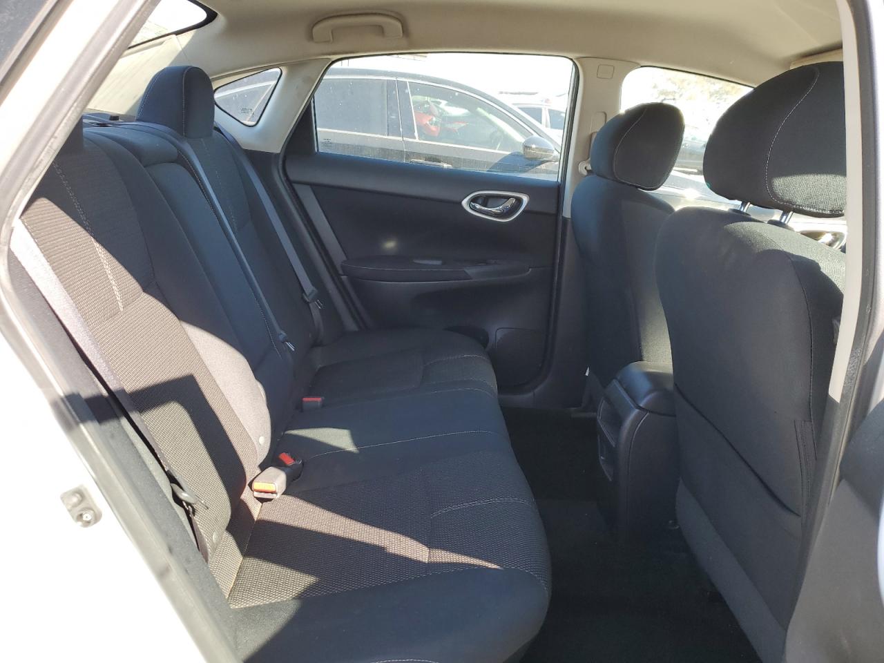 2015 Nissan Sentra - Image 10