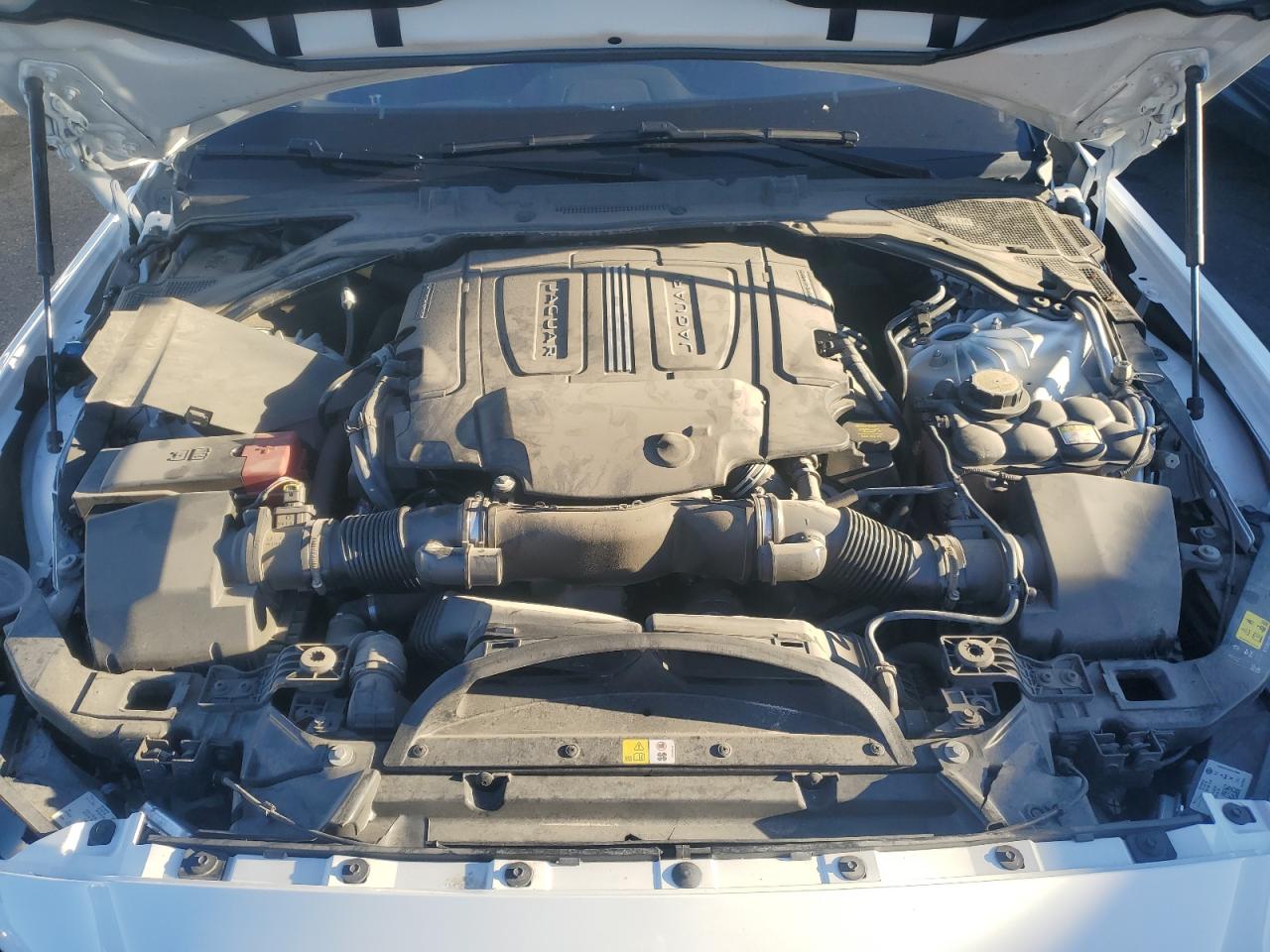 2017 Jaguar XE - Image 11