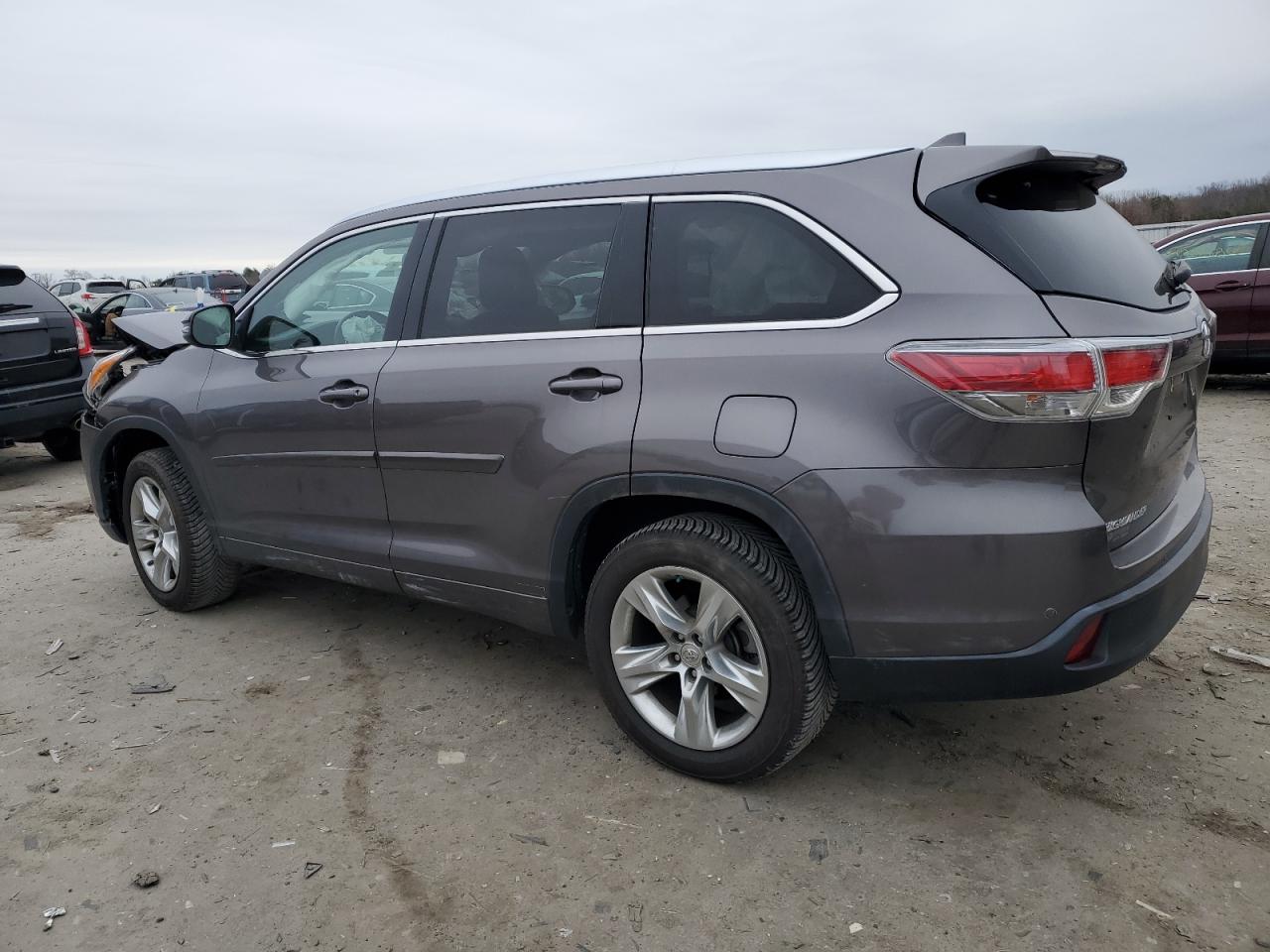 2015 Toyota Highlander - Image 2