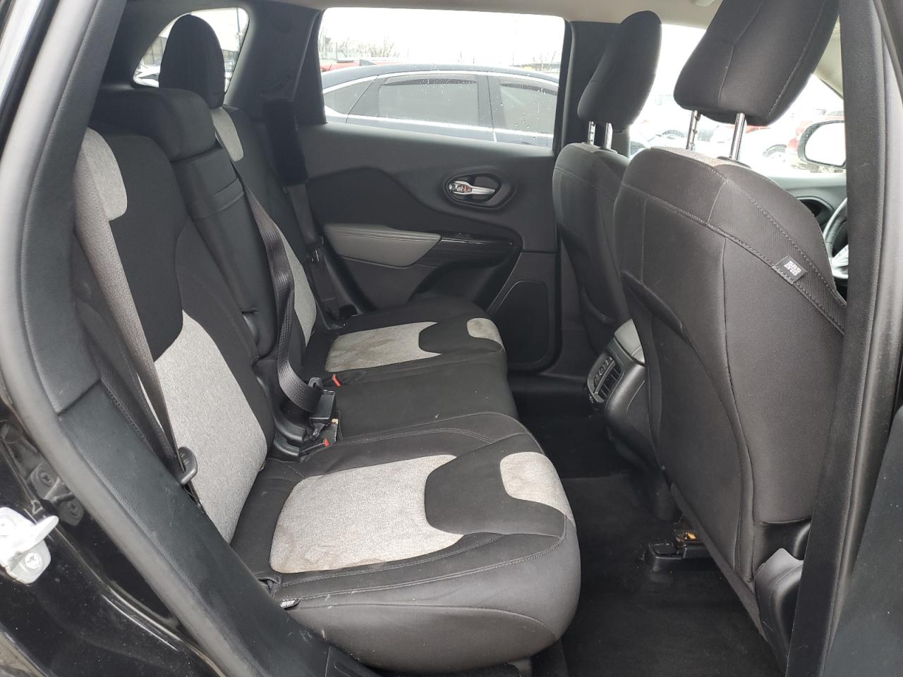 2014 Jeep Grand Cherokee - Image 11