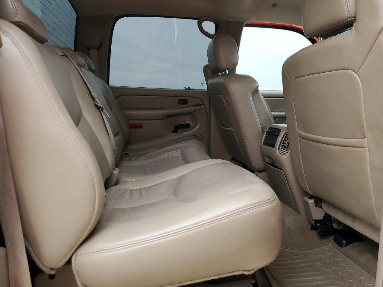 2004 Chevrolet Silverado - Image 10