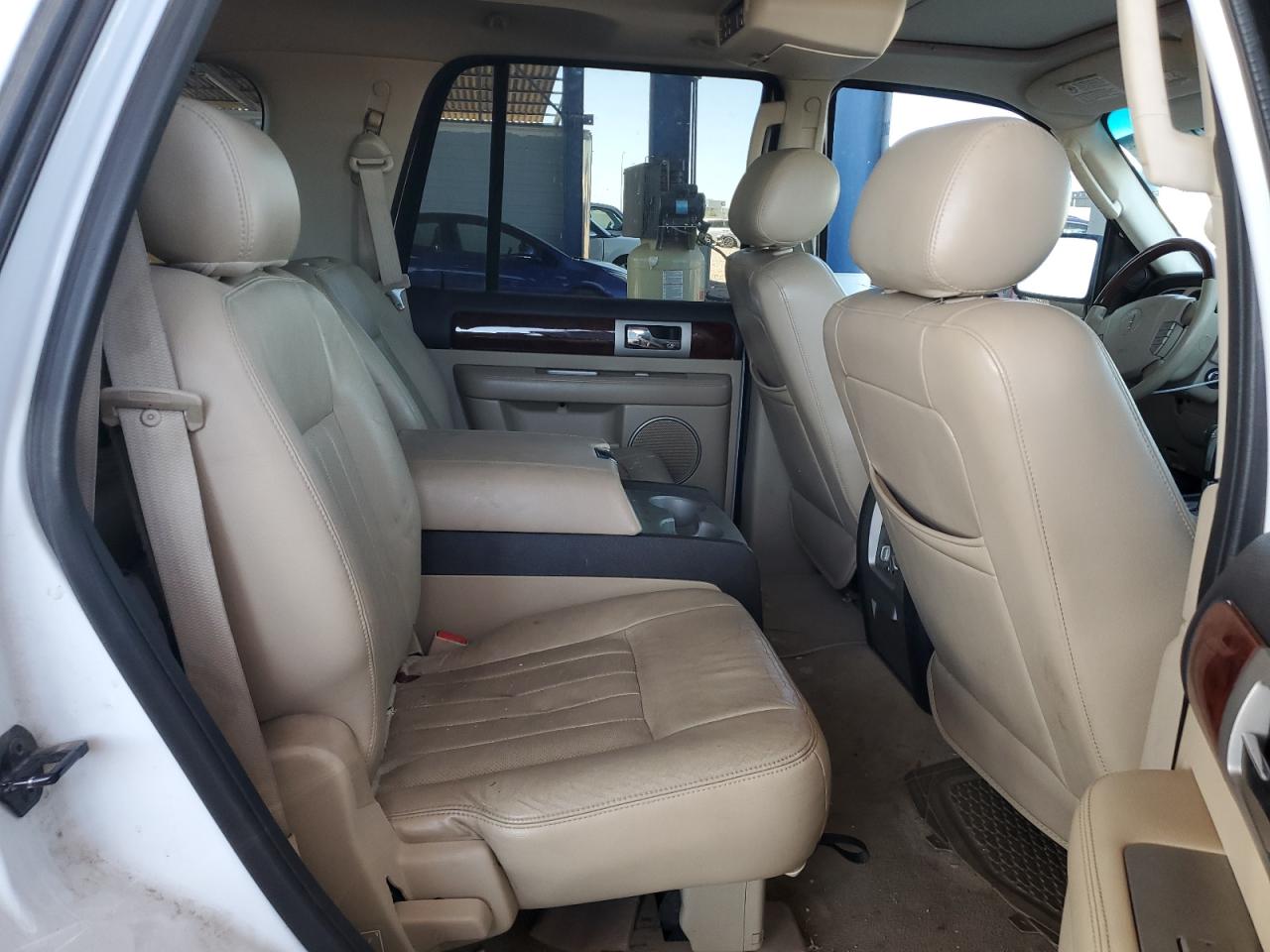 2006 Lincoln Navigator - Image 11