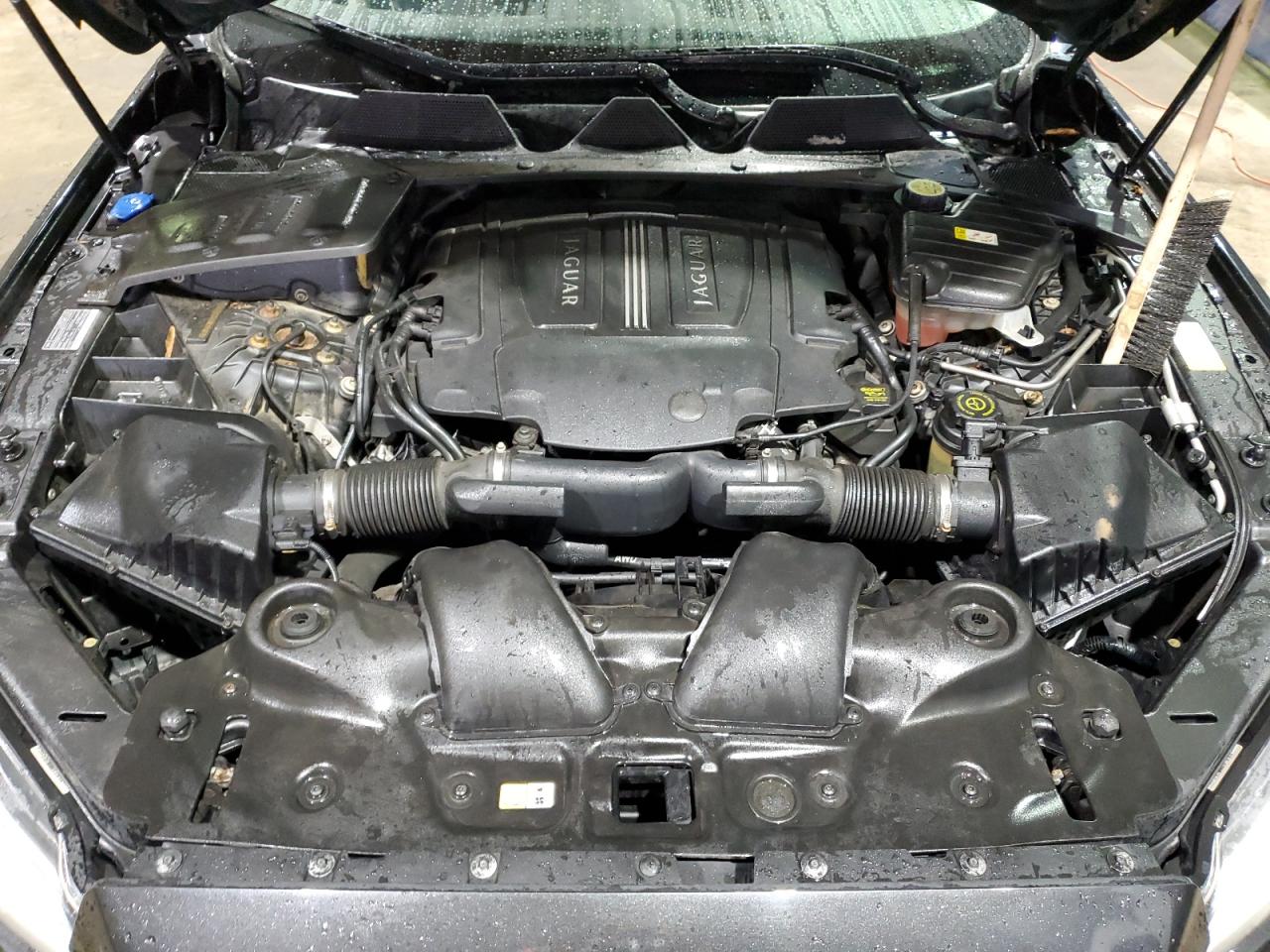 2013 Jaguar XJ - Image 11