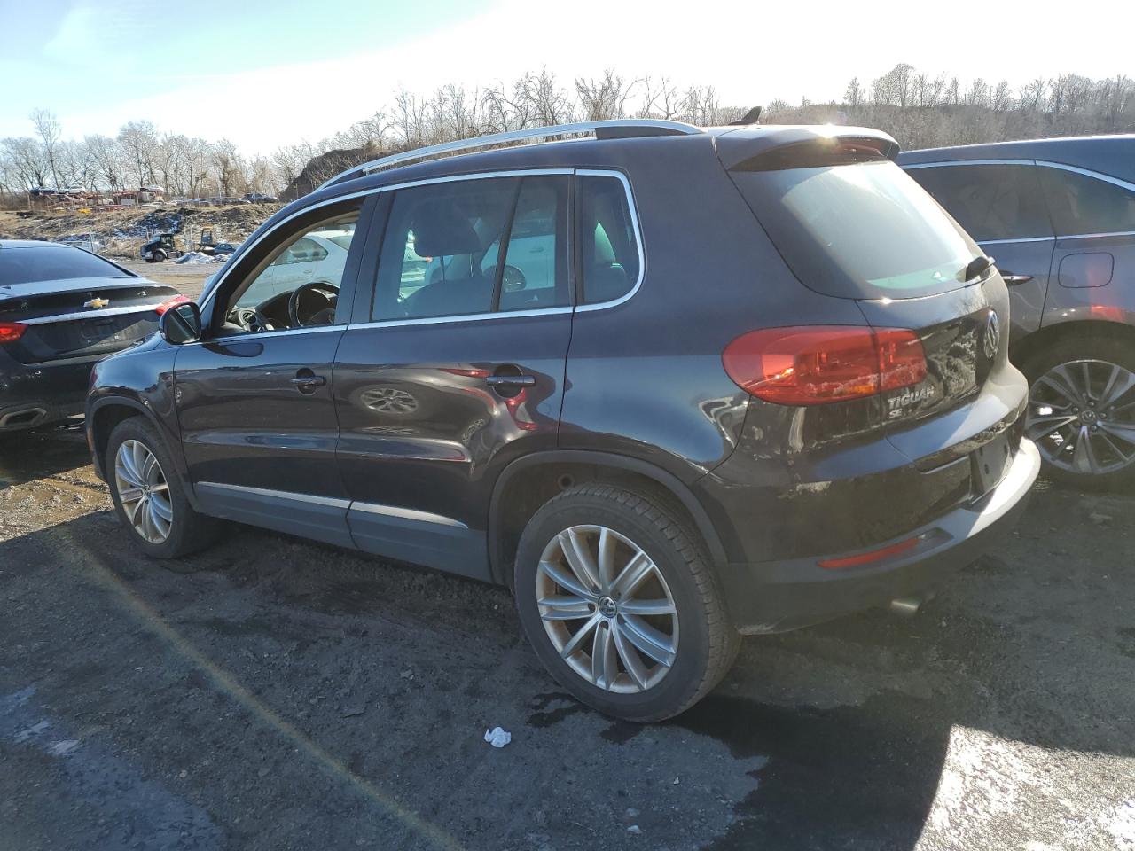 2016 Volkswagen Tiguan - Image 2